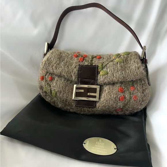 ✨SOLD✨ RARE Fendi Wool Cherry Blossom Baguette - Picture 2 of 13